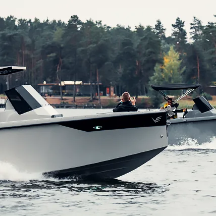 Modèle V750 – Yacht à moteur